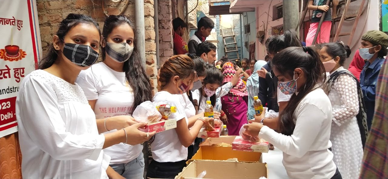Rashtriya Jagrookta | हेल्पिंग हैंड ट्रस्ट ने मनाई गरीबों संग दिवाली